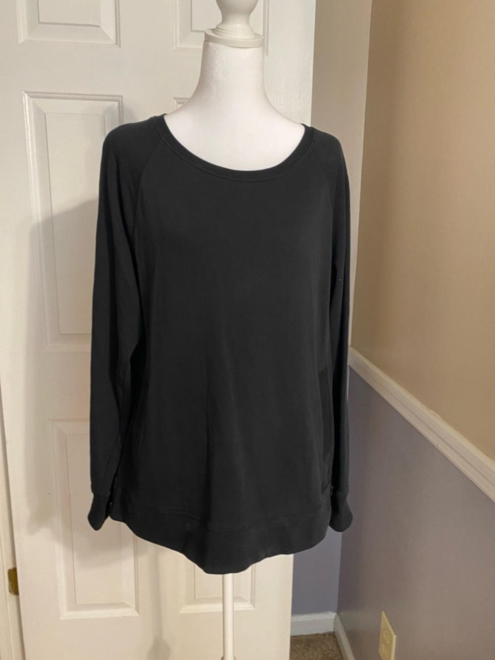 Lilly Pulitzer Black Long-Sleeve Crewneck Sweatshirt